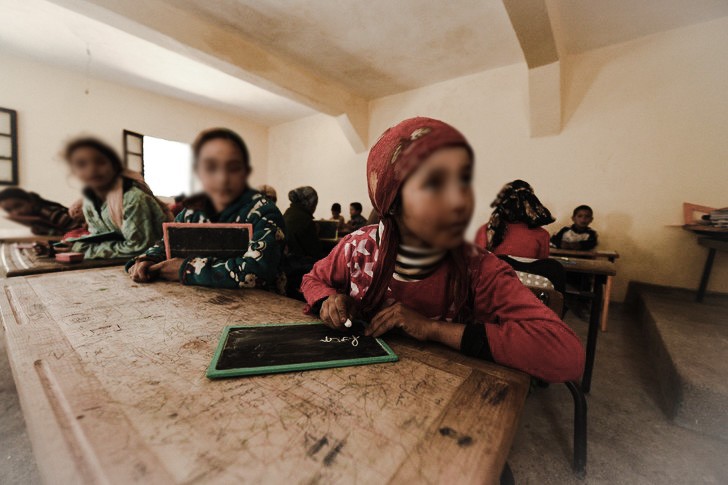 أطفال في مدرسة